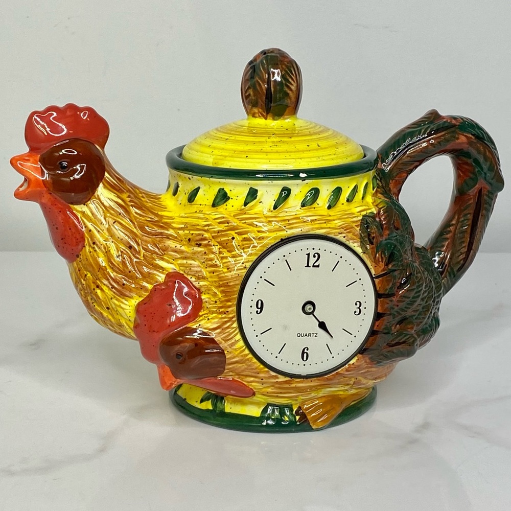 Style-Eyes by Baum Bros Red Rooster Teapot & Quartz Clock (not working)